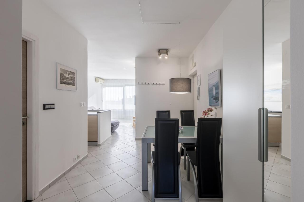 Sundowners Apartment, 52Qm, Double & Single Bed, 10 Min From Old Town Of สปลิท ภายนอก รูปภาพ