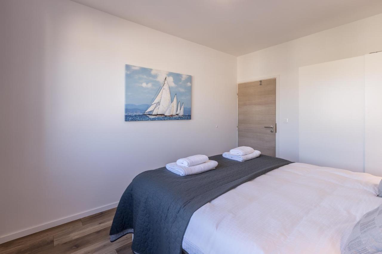 Sundowners Apartment, 52Qm, Double & Single Bed, 10 Min From Old Town Of สปลิท ภายนอก รูปภาพ