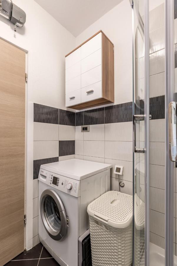 Sundowners Apartment, 52Qm, Double & Single Bed, 10 Min From Old Town Of สปลิท ภายนอก รูปภาพ